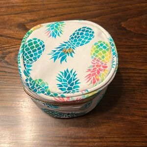 NWOT PQ Pineapple Jewelry Holder